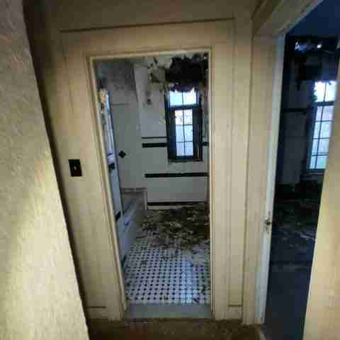 15045 manor (51).jpg